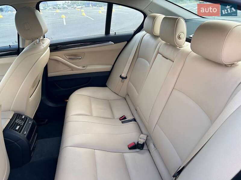 Седан BMW 5 Series 2016 в Львове