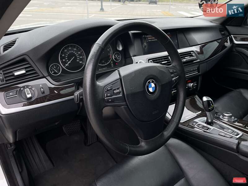 Седан BMW 5 Series 2013 в Львові
