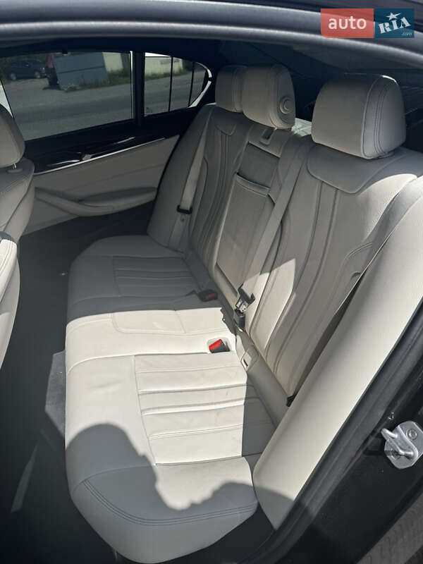 Седан BMW 5 Series 2018 в Львове