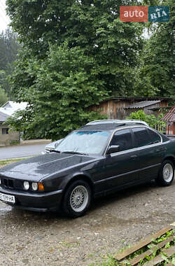 Седан BMW 5 Series 1992 в Чернівцях