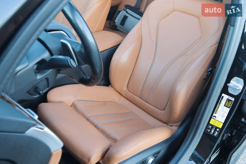 Седан BMW 5 Series 2019 в Львове