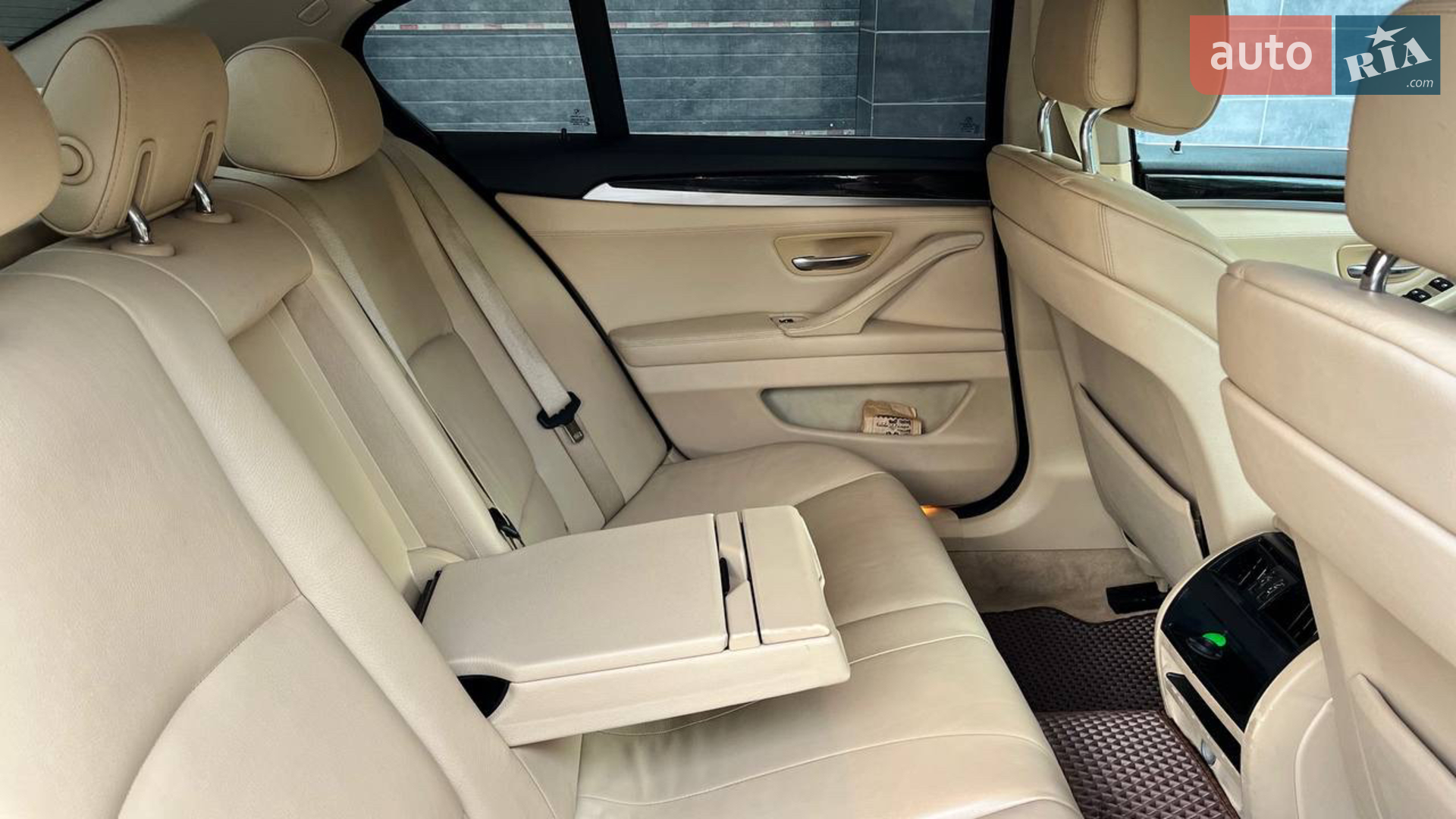2010 BMW 5er - мініатюра 8
