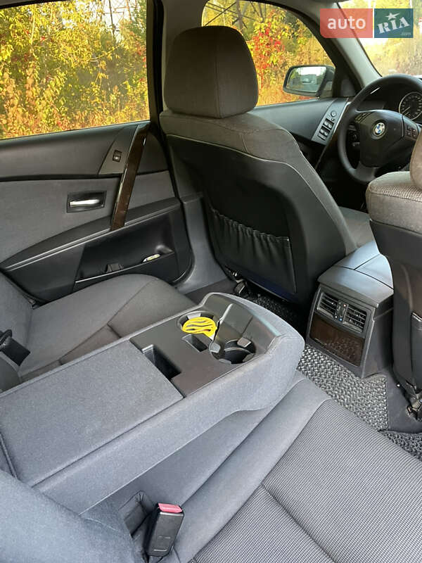 Седан BMW 5 Series 2004 в Калиновке