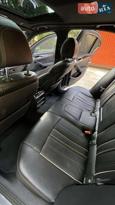 Седан BMW 5 Series 2017 в Львове