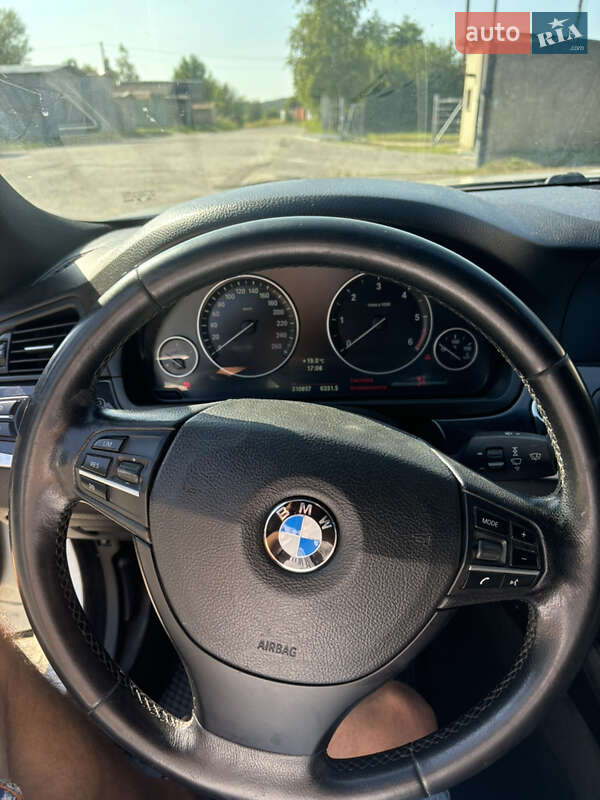 Седан BMW 5 Series 2012 в Львові