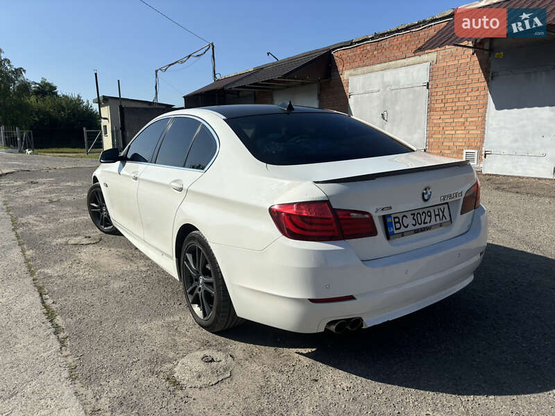 Седан BMW 5 Series 2012 в Львові