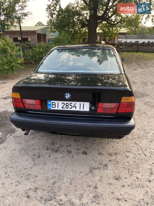 Седан BMW 5 Series 1988 в Гадяче