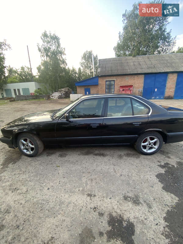 Седан BMW 5 Series 1988 в Гадяче