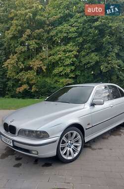Седан BMW 5 Series 2000 в Долині
