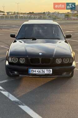 Седан BMW 5 Series 1990 в Одессе