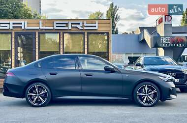 Седан BMW 5 Series 2023 в 