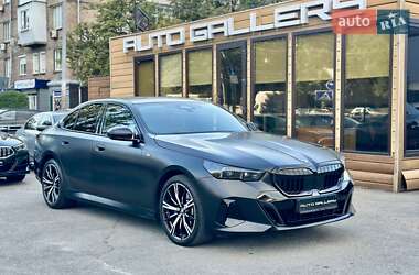 Седан BMW 5 Series 2023 в 