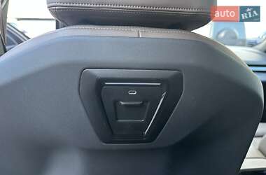 Седан BMW 5 Series 2023 в 