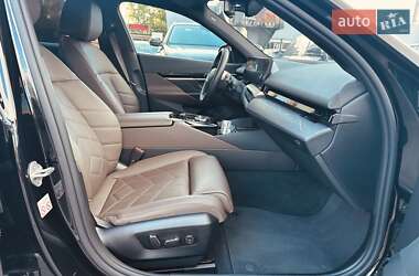 Седан BMW 5 Series 2023 в 