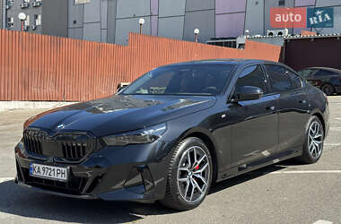 Седан BMW 5 Series 2023 в Києві