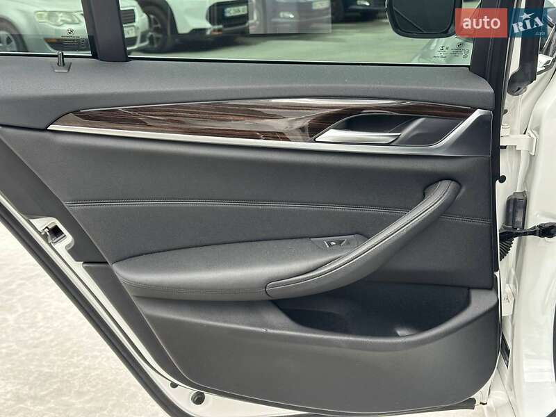 Седан BMW 5 Series 2018 в Львове