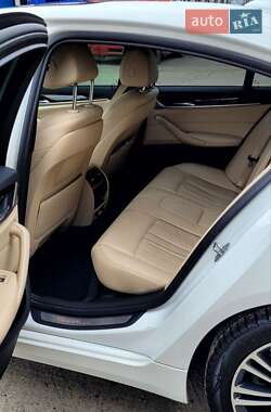 Седан BMW 5 Series 2017 в 