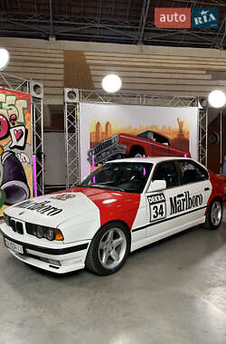 Седан BMW 5 Series 1990 в Днепре