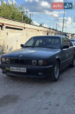 Седан BMW 5 Series 1990 в Киеве