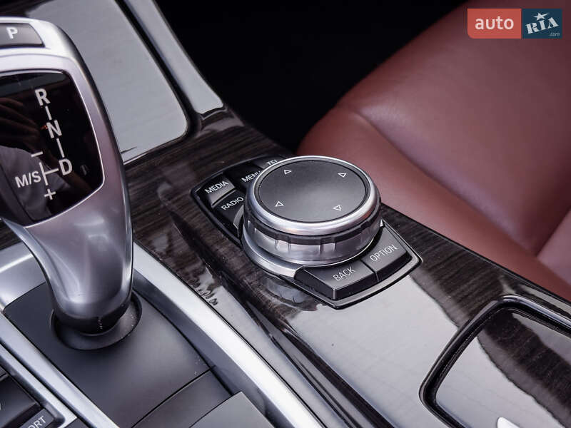 Седан BMW 5 Series 2014 в Коростене