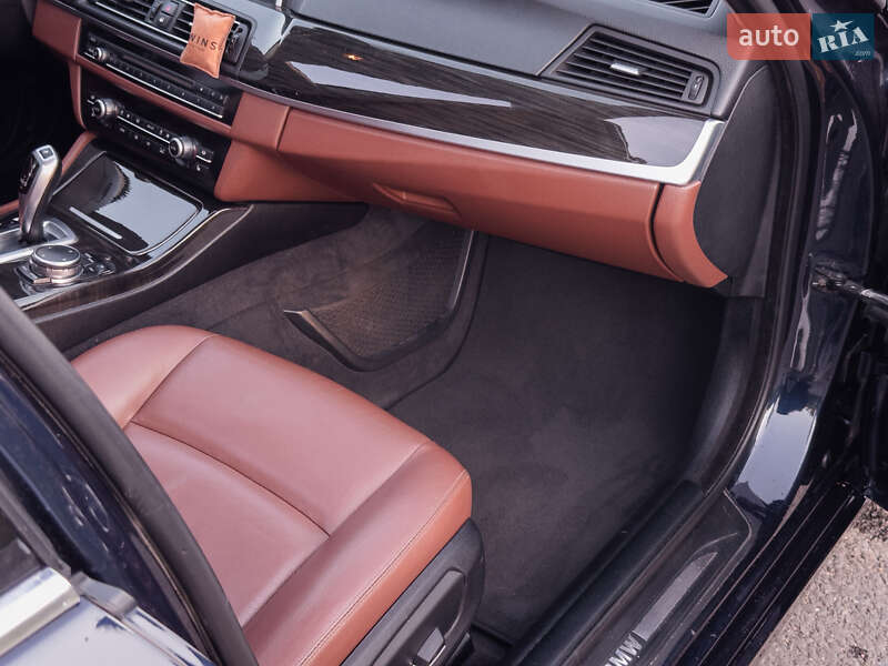 Седан BMW 5 Series 2014 в Коростене