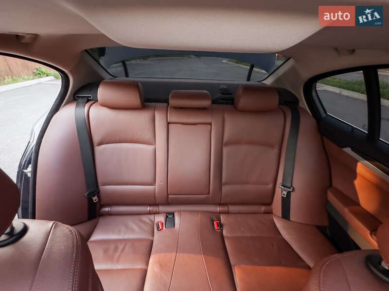 Седан BMW 5 Series 2014 в Коростене