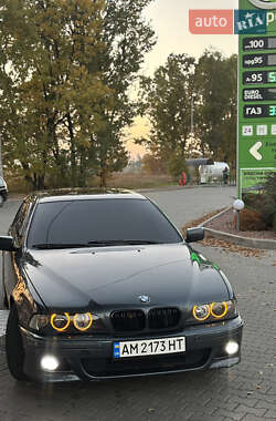 Седан BMW 5 Series 2000 в Коростене