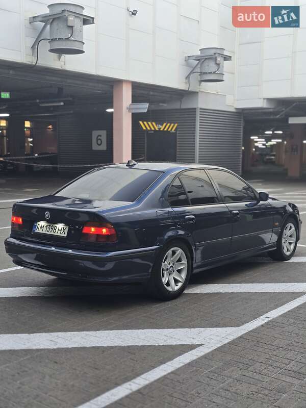 Седан BMW 5 Series 1999 в Киеве
