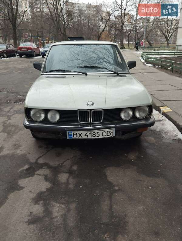 Седан BMW 5 Series 1984 в Киеве