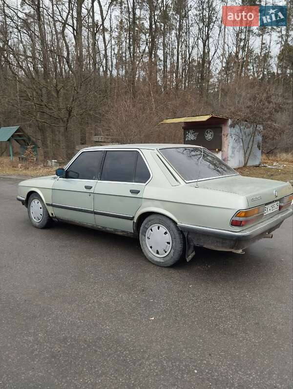 Седан BMW 5 Series 1984 в Киеве