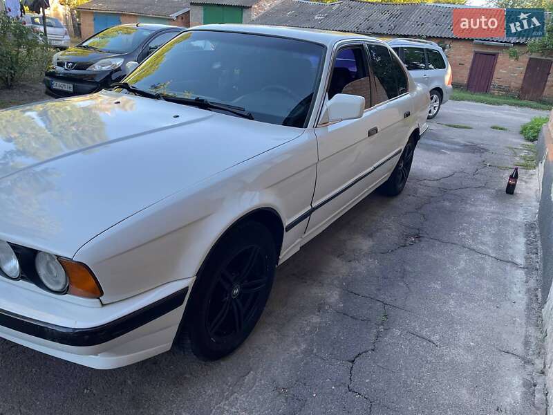 Седан BMW 5 Series 1989 в Катеринополе