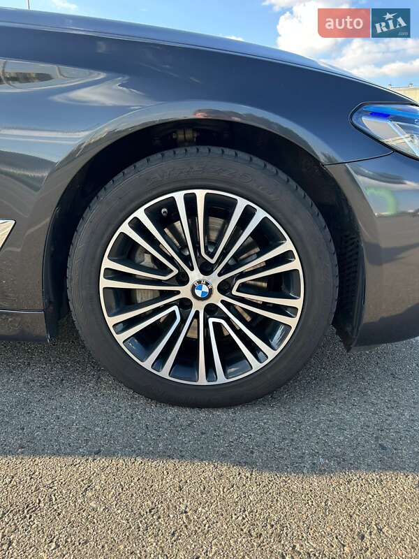 Седан BMW 5 Series 2018 в Киеве