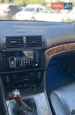 Седан BMW 5 Series 2000 в 