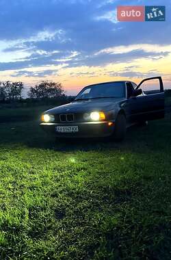 Седан BMW 5 Series 1989 в Харькове