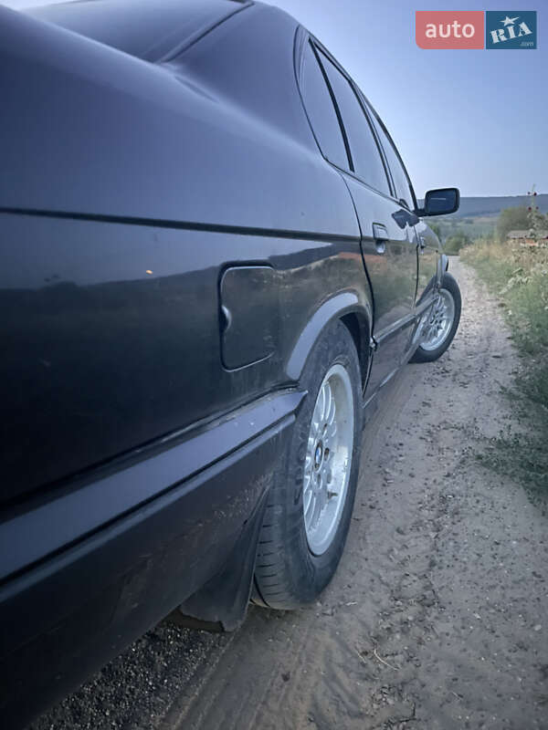 Седан BMW 5 Series 1995 в Чернівцях