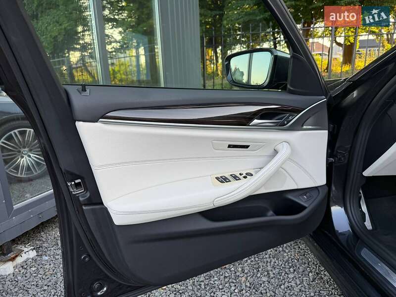 Седан BMW 5 Series 2017 в Хмельницком