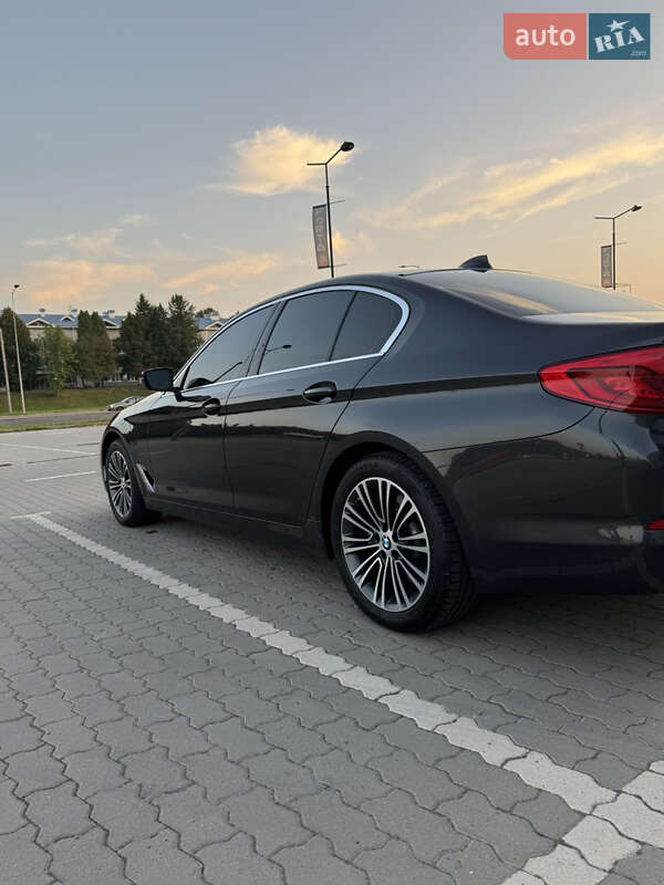 Седан BMW 5 Series 2018 в Львові