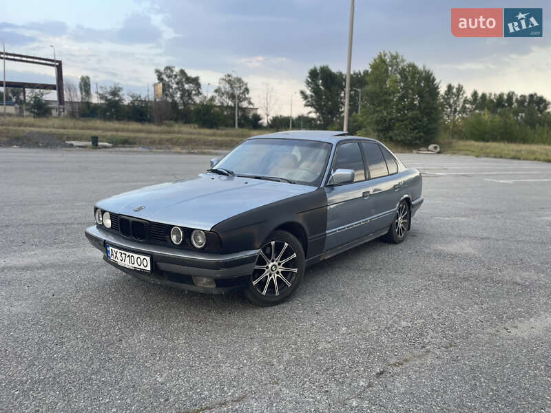 Седан BMW 5 Series 1988 в Харькове