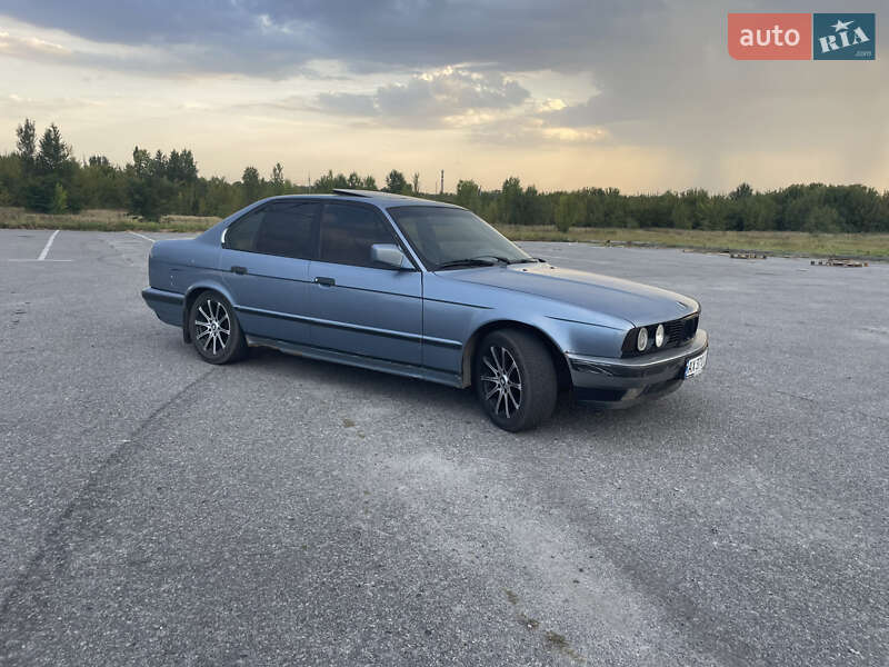 Седан BMW 5 Series 1988 в Харькове