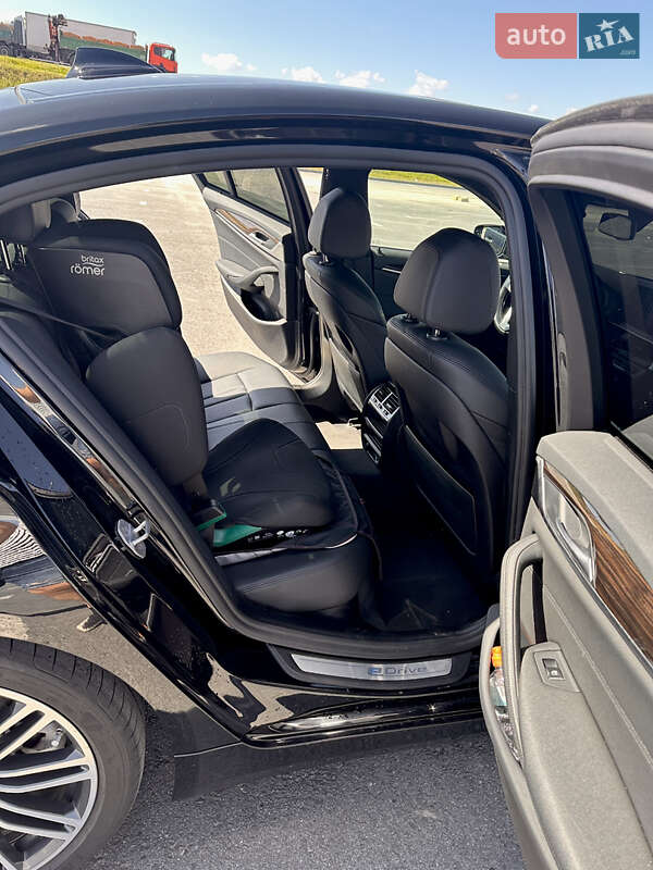 Седан BMW 5 Series 2018 в Львове