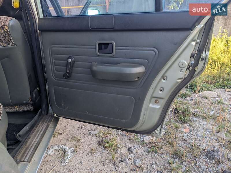 Седан BMW 5 Series 1984 в Житомире