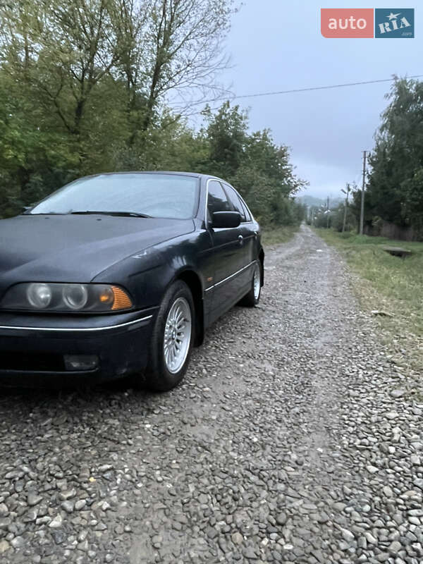 Седан BMW 5 Series 1999 в Чернівцях