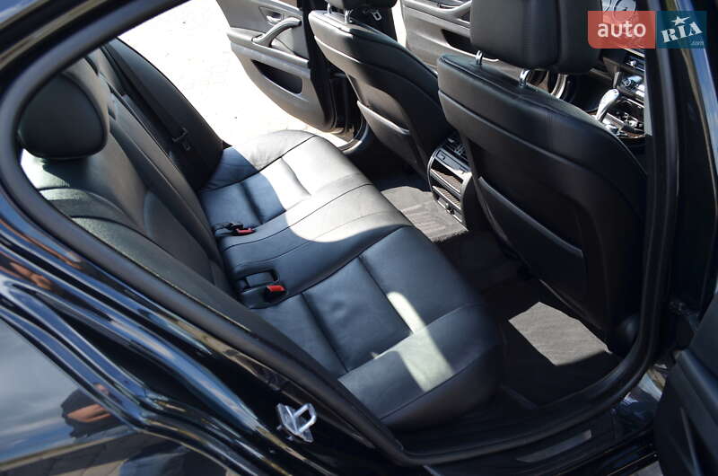 Седан BMW 5 Series 2013 в Львові
