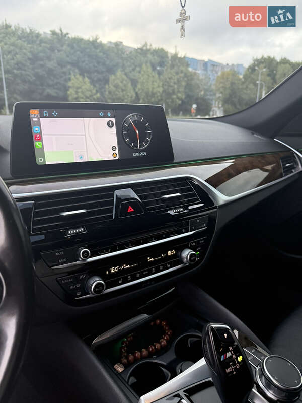 Седан BMW 5 Series 2017 в Львові