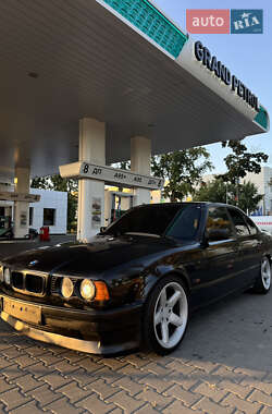 Седан BMW 5 Series 1990 в Киеве