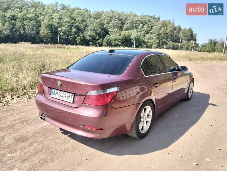 Седан BMW 5 Series 2004 в Коростене