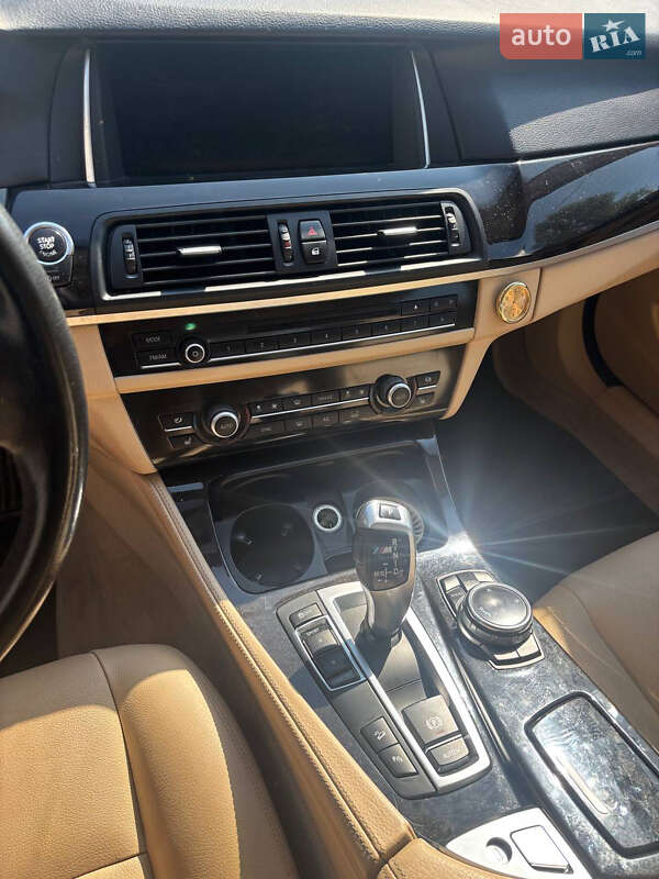 Седан BMW 5 Series 2013 в Вишневому фото 8 Седан BMW 5 Series 2013 в Вишневому