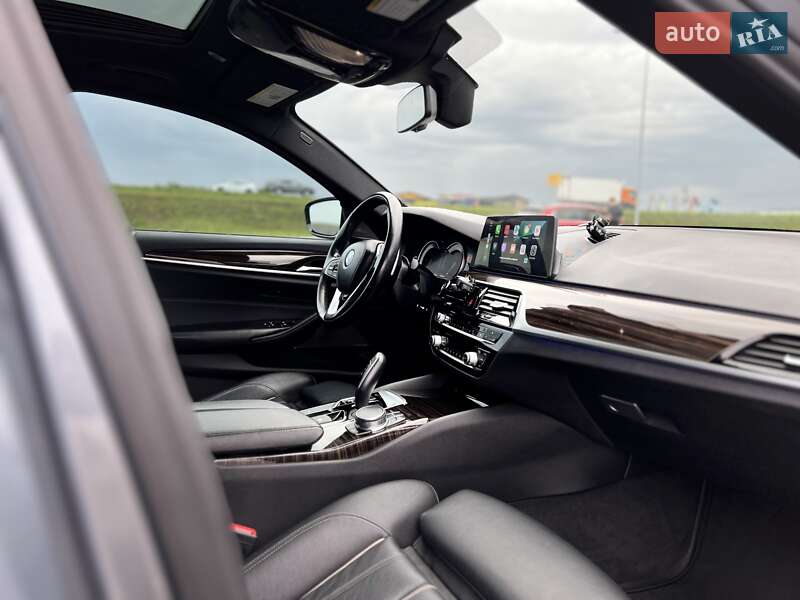 Седан BMW 5 Series 2017 в Львове