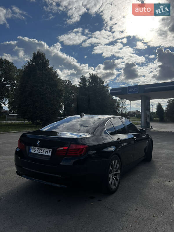 Седан BMW 5 Series 2012 в Волочиске