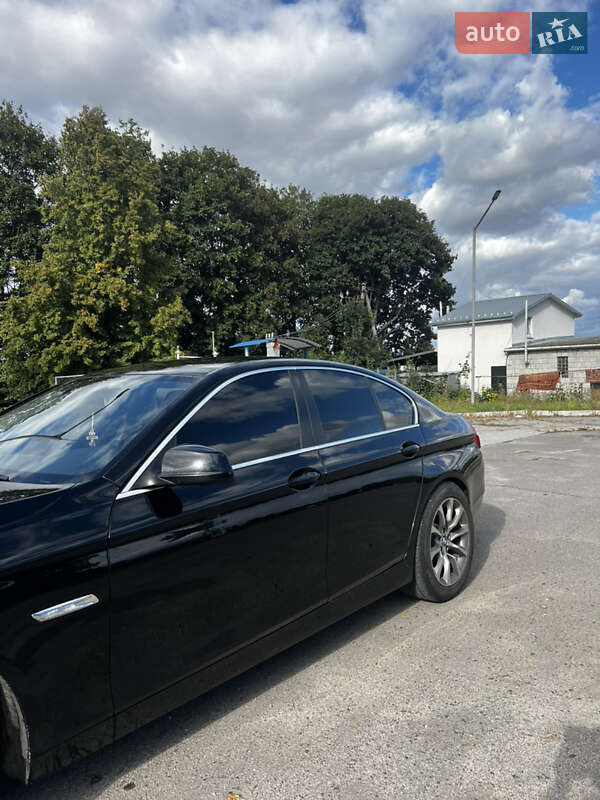 Седан BMW 5 Series 2012 в Волочиске